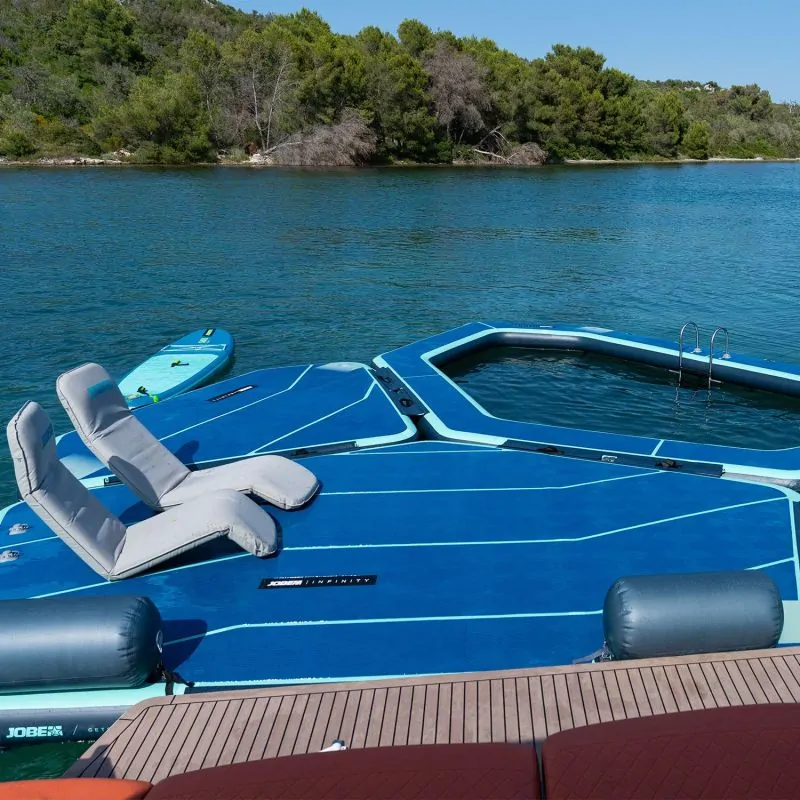Jobe Infinity Island con Bomba y Escaleras
